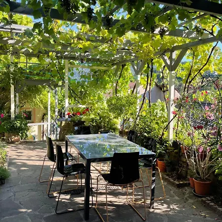 Am Berggarten Apartman *